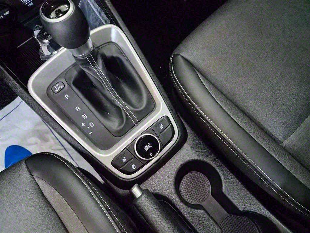 HYUNDAI Venue - Vista 10