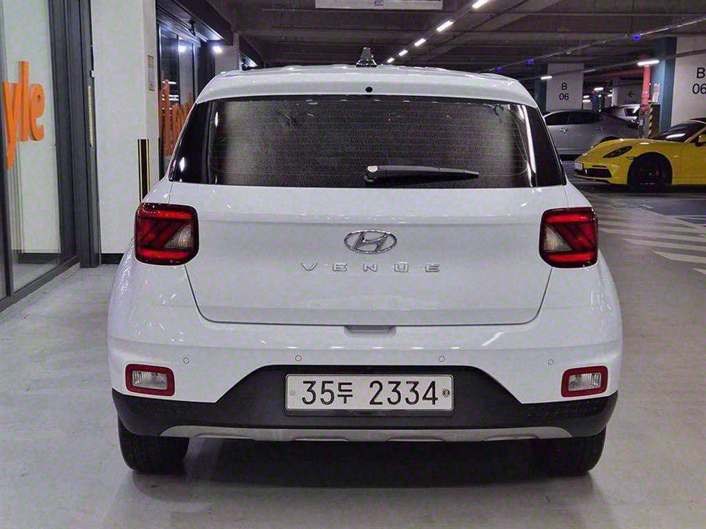 HYUNDAI Venue - Vista 5