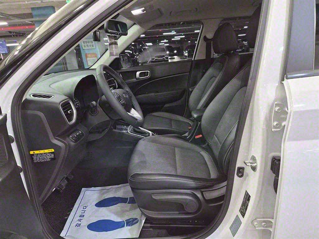 HYUNDAI Venue - Vista 6