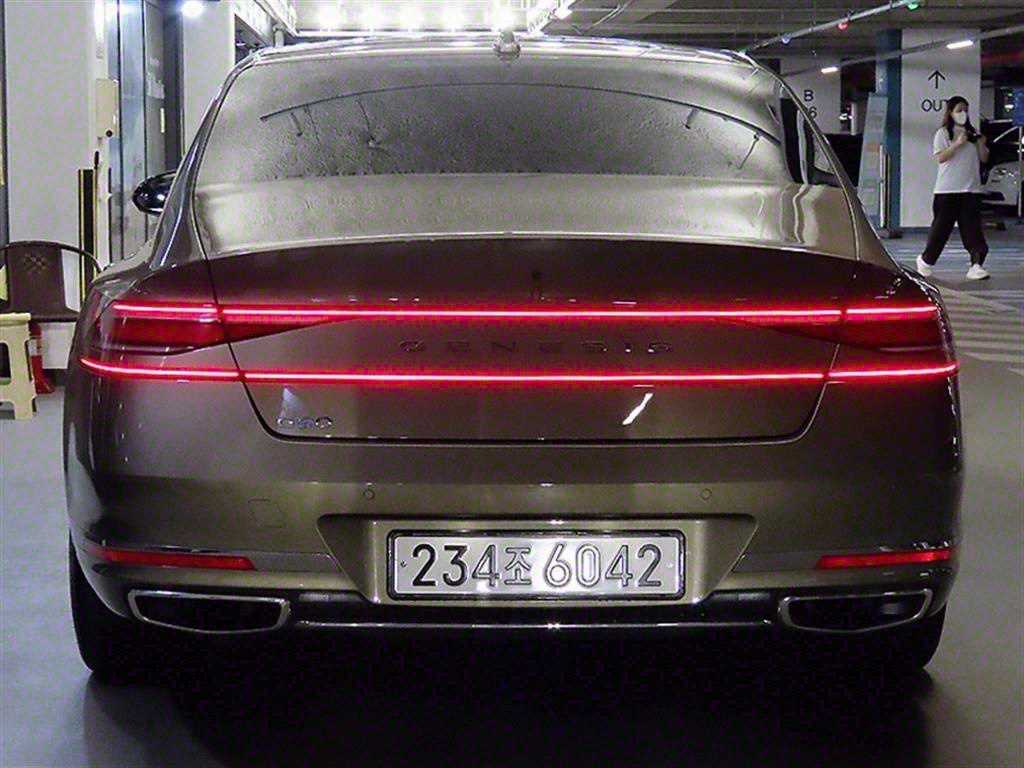 Genesis G90 - Vista 5