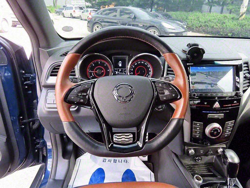 Ssangyong Tivoli - Vista 8