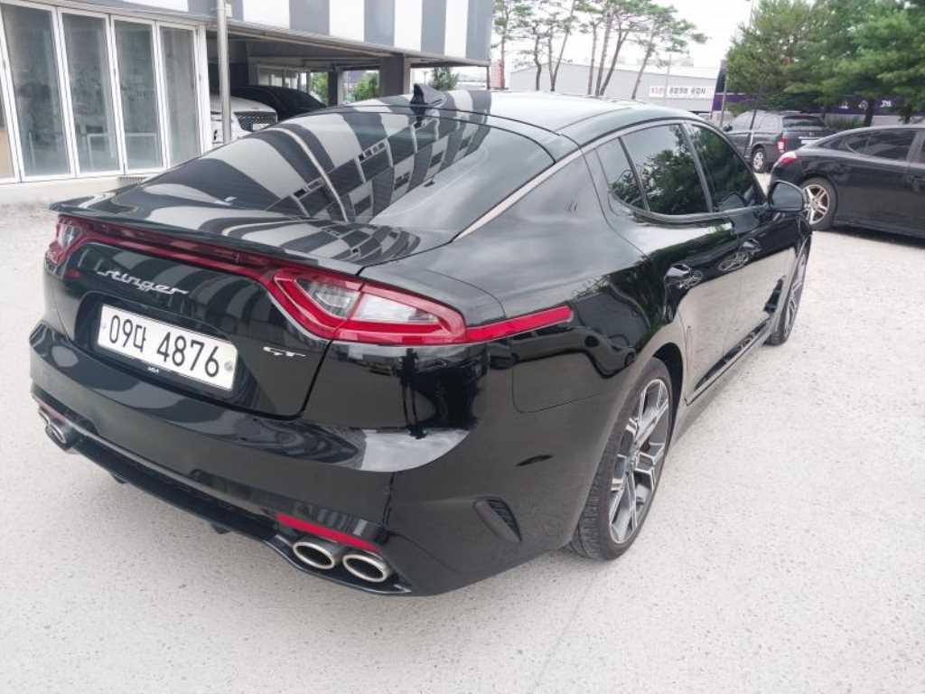 KIA Stinger - Vista 4