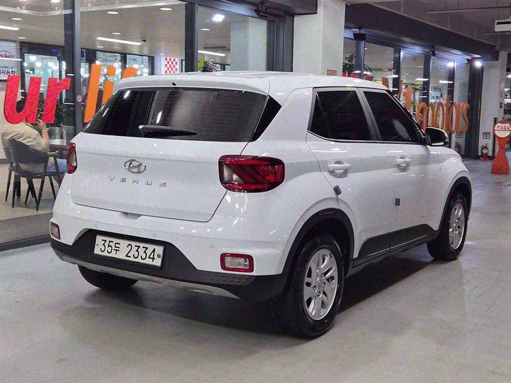 HYUNDAI Venue - Vista 4