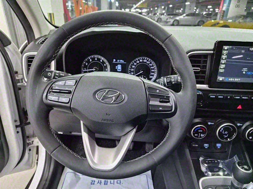 HYUNDAI Venue - Vista 9