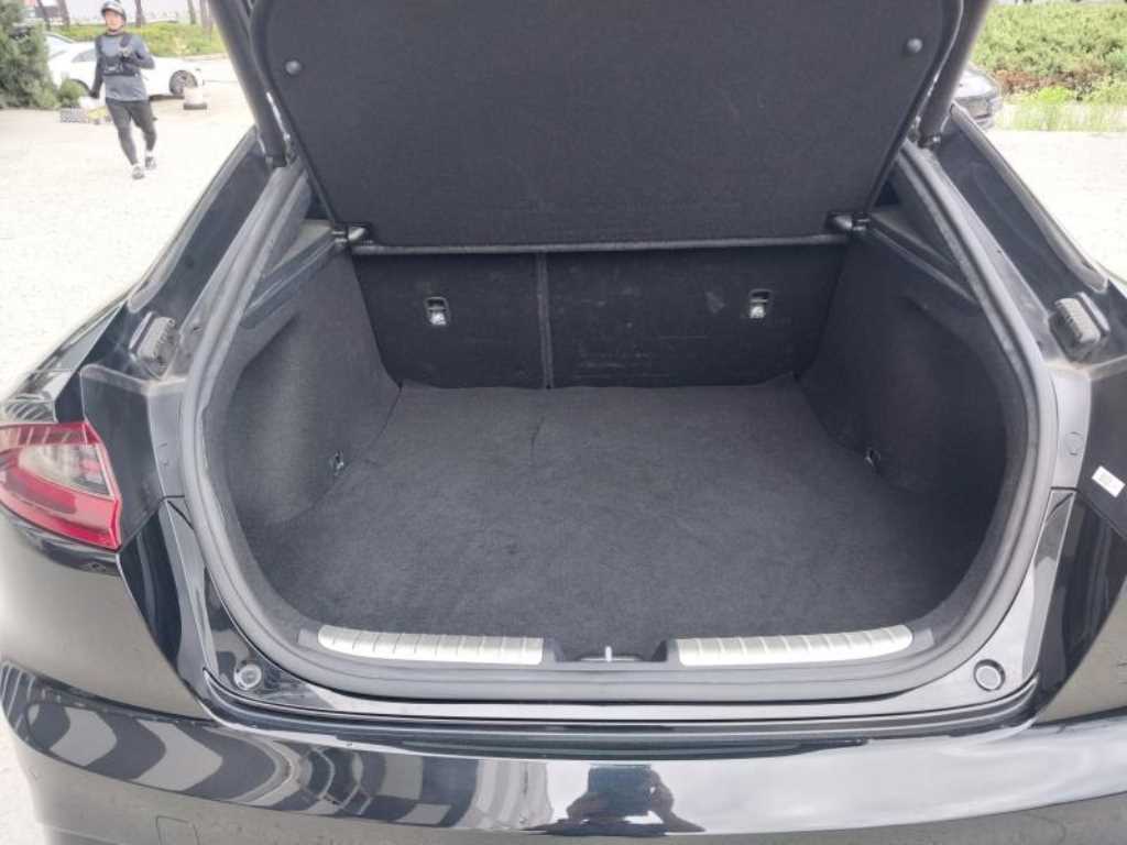 KIA Stinger - Vista 5