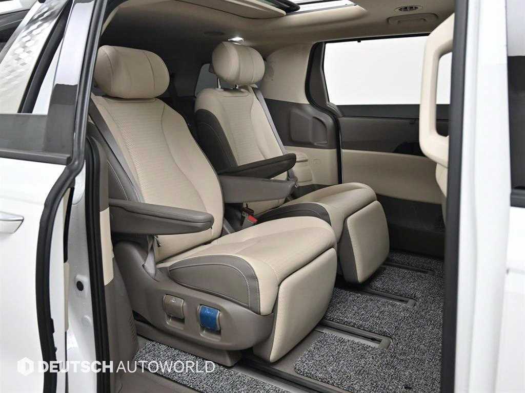 KIA Carnival - Vista 12