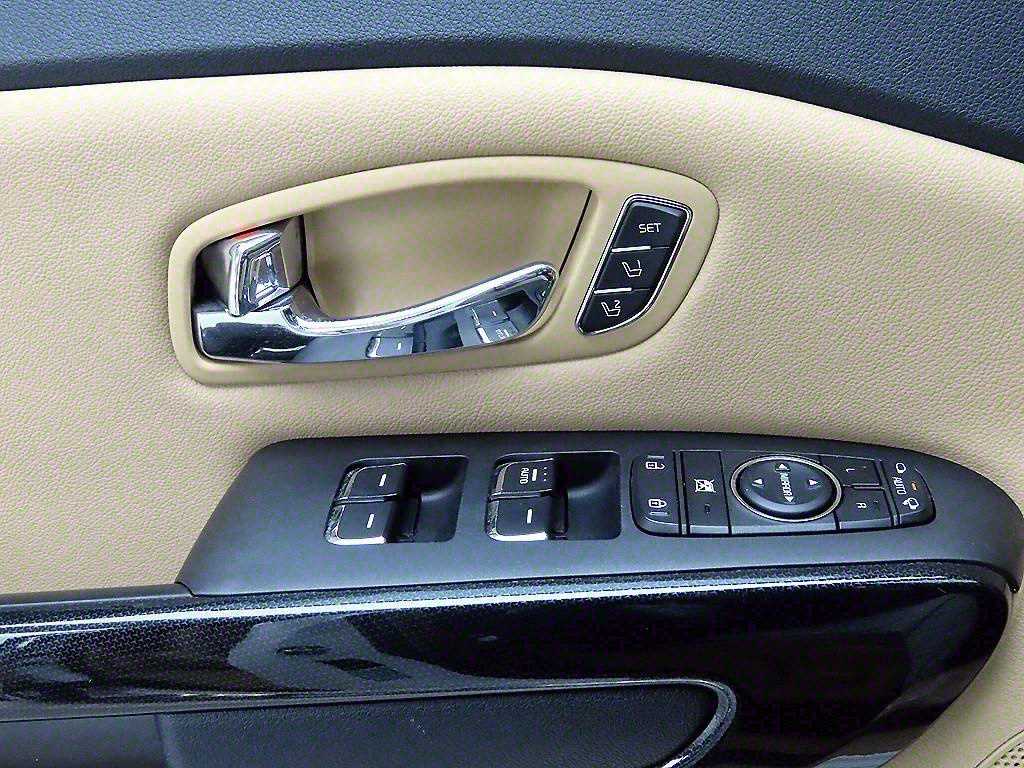 KIA Carnival - Vista 10