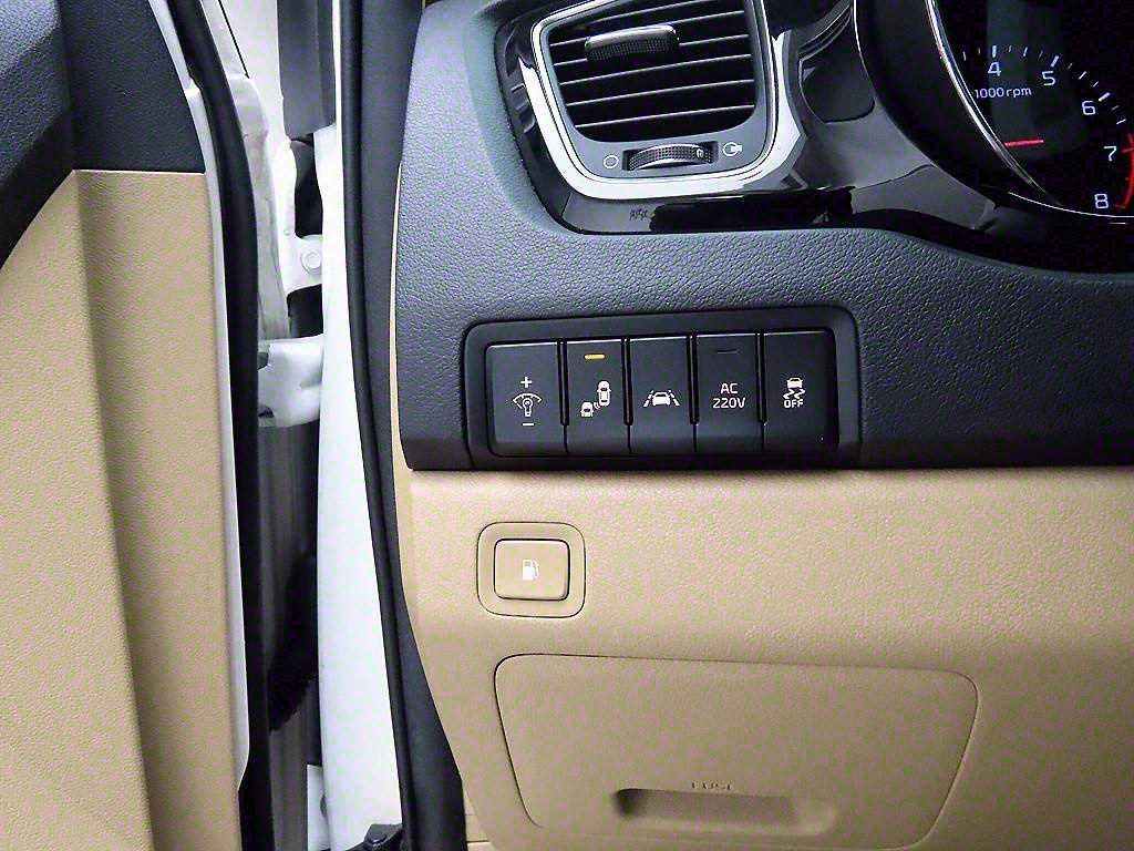 KIA Carnival - Vista 11