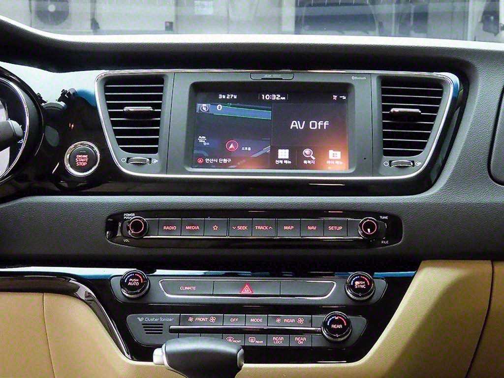 KIA Carnival - Vista 8