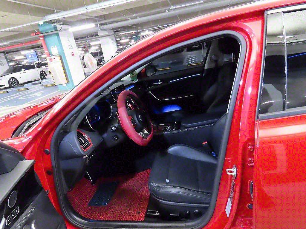 KIA Stinger - Vista 6