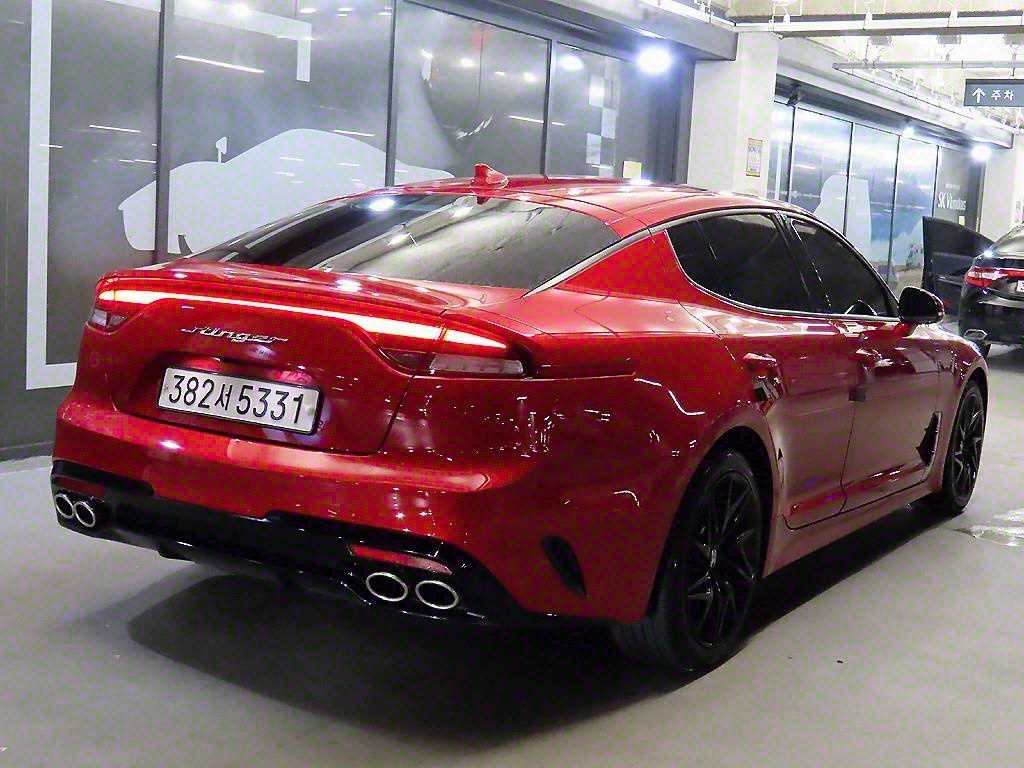 KIA Stinger - Vista 4