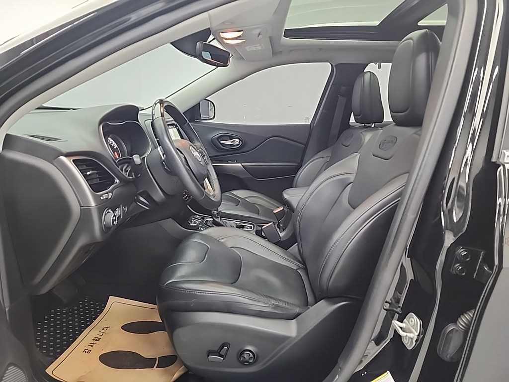 Jeep Cherokee - Vista 11