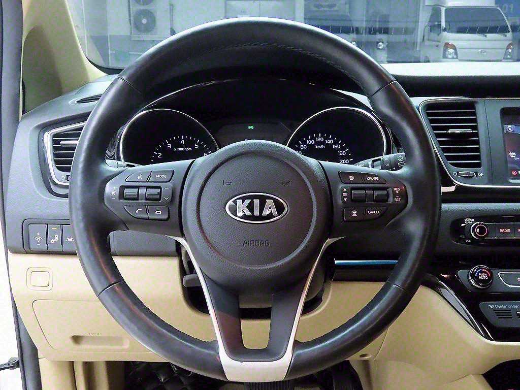 KIA Carnival - Vista 6