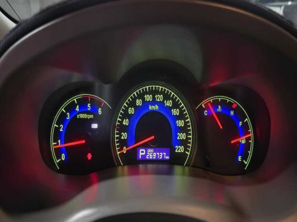 KIA Carnival - Vista 10