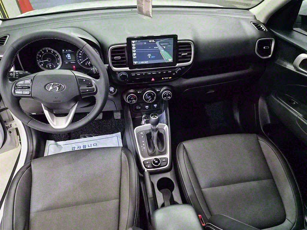 HYUNDAI Venue - Vista 8