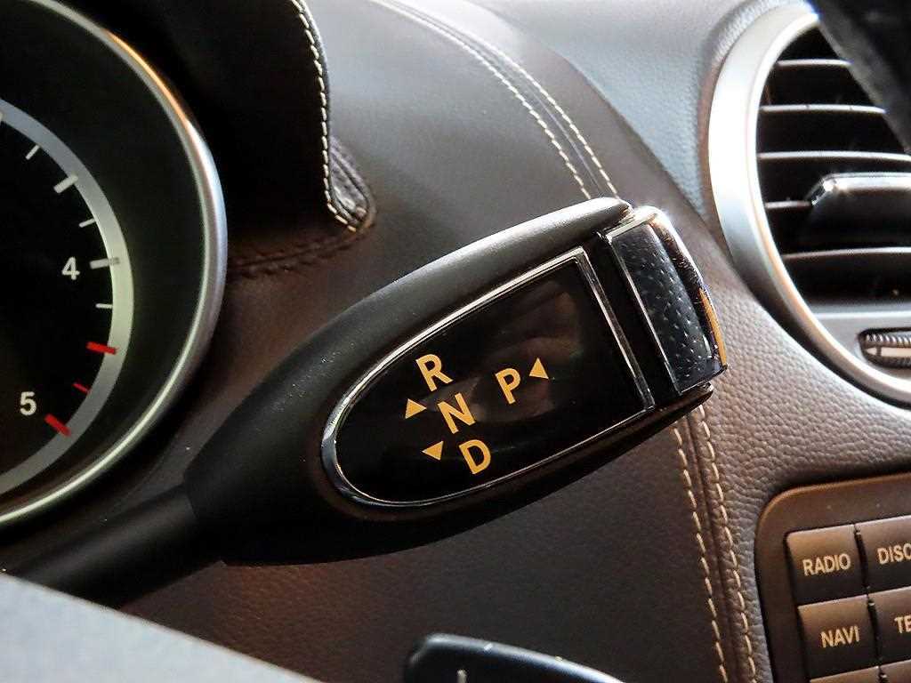 Mercedes Benz M Class - Vista 11