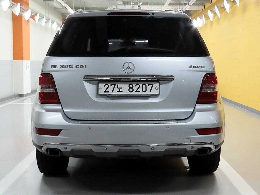 Mercedes Benz M Class - Vista 4