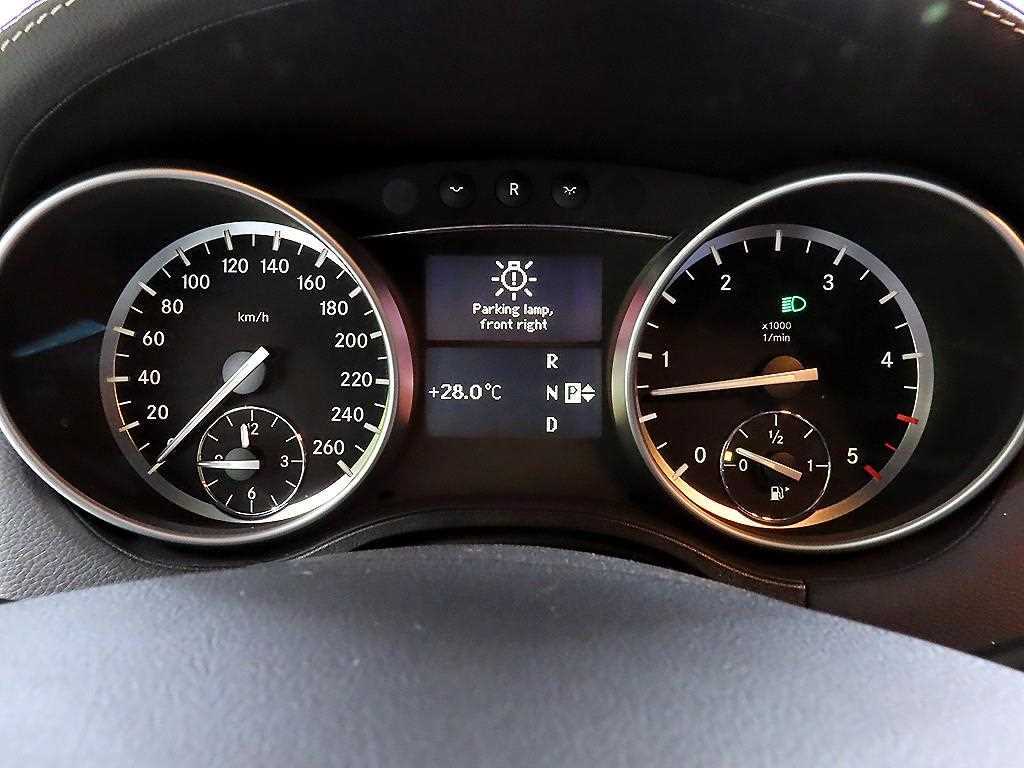 Mercedes Benz M Class - Vista 6