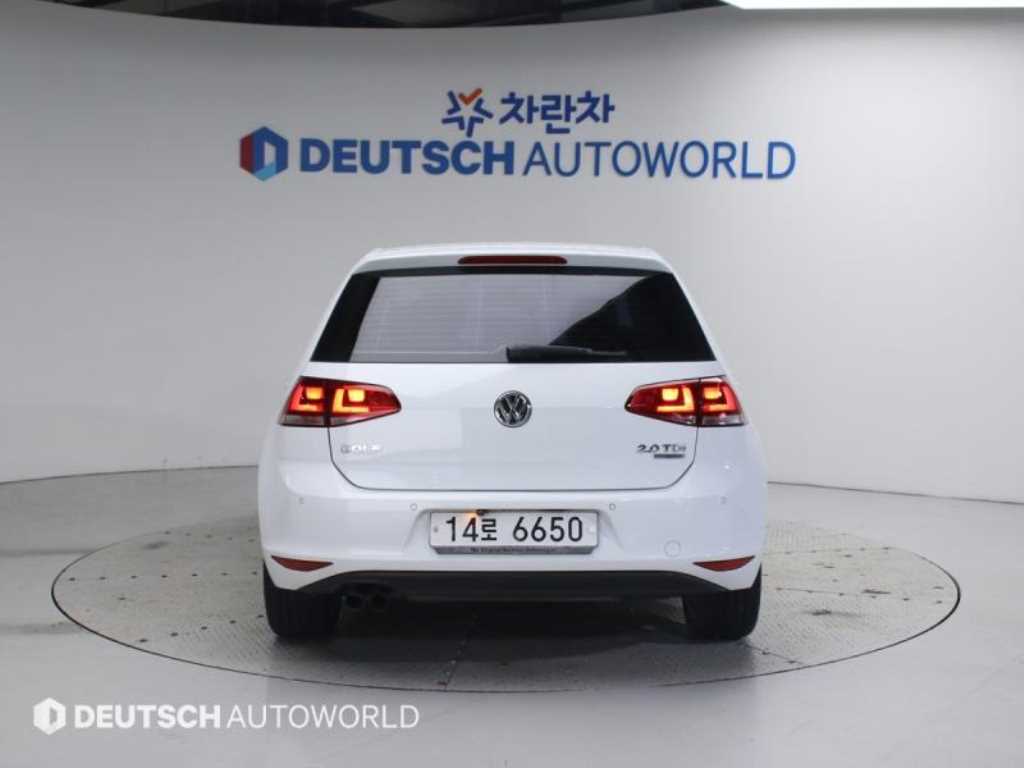 Volkswagen Golf - Vista 4