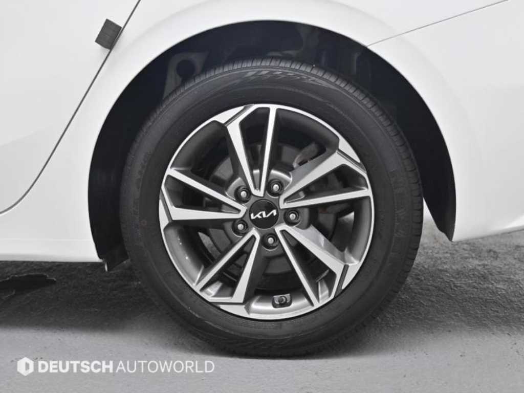 KIA K3 - Vista 5