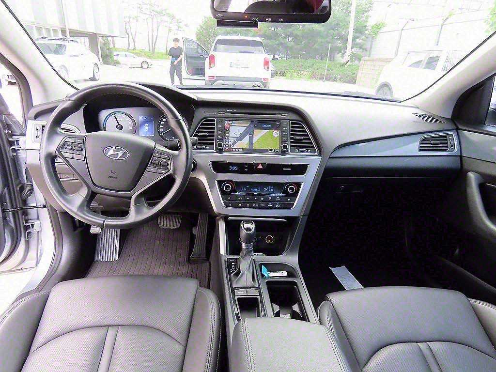 HYUNDAI Sonata - Vista 7