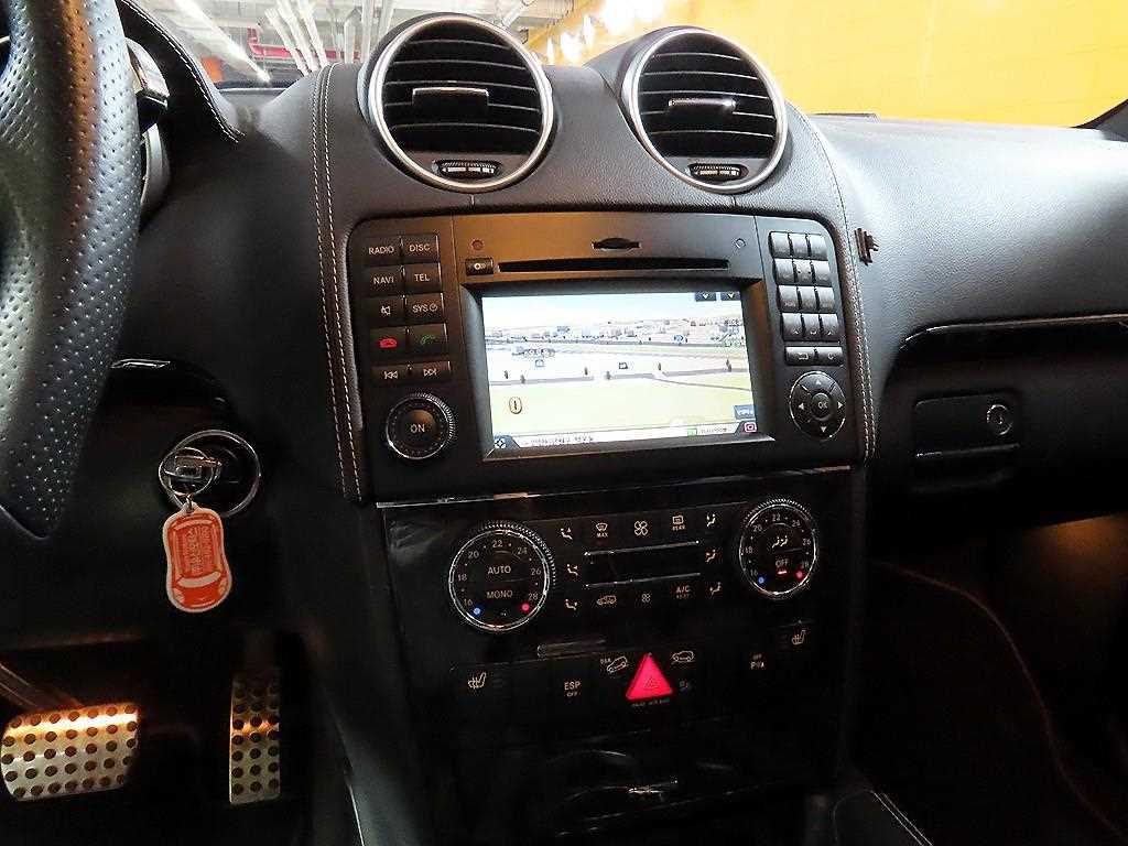 Mercedes Benz M Class - Vista 10