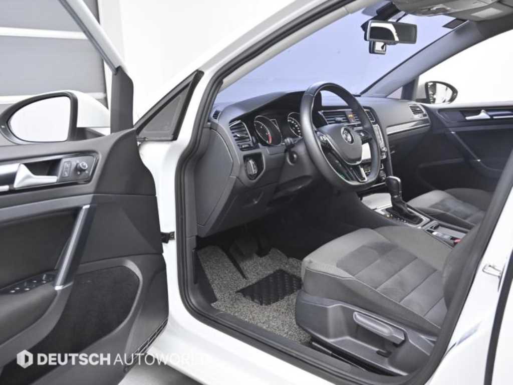 Volkswagen Golf - Vista 11