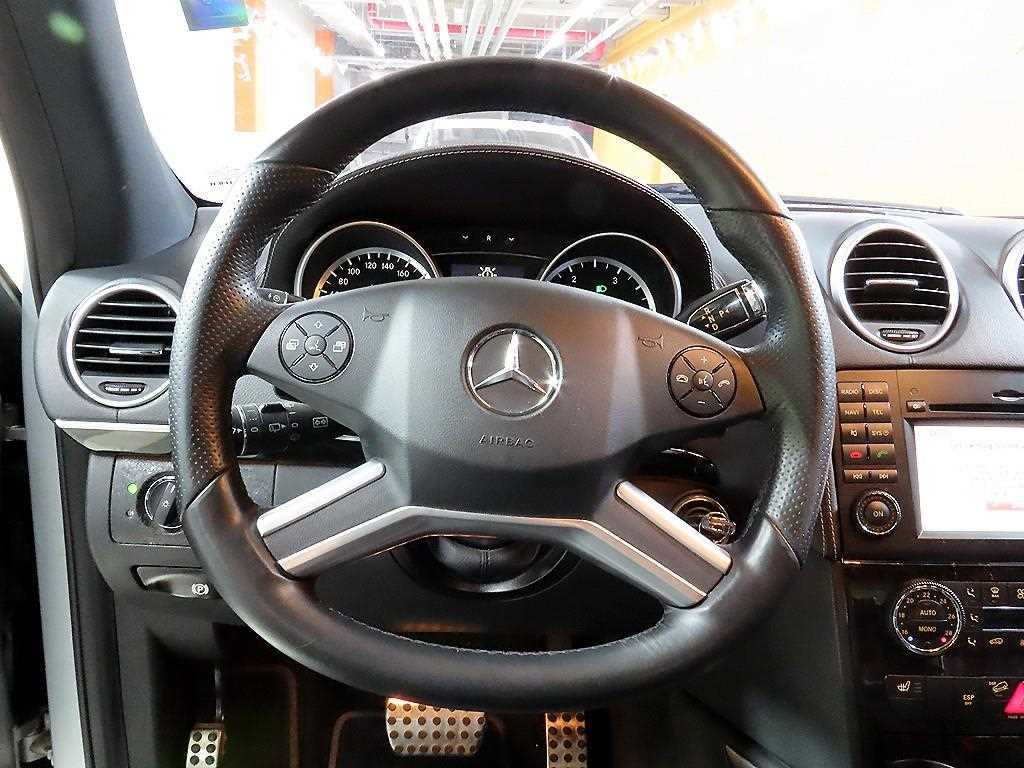 Mercedes Benz M Class - Vista 7