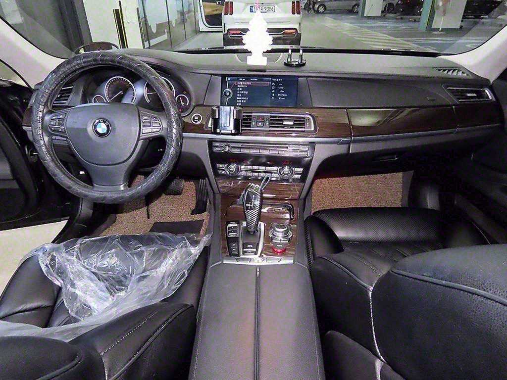 BMW 7 Series - Vista 10