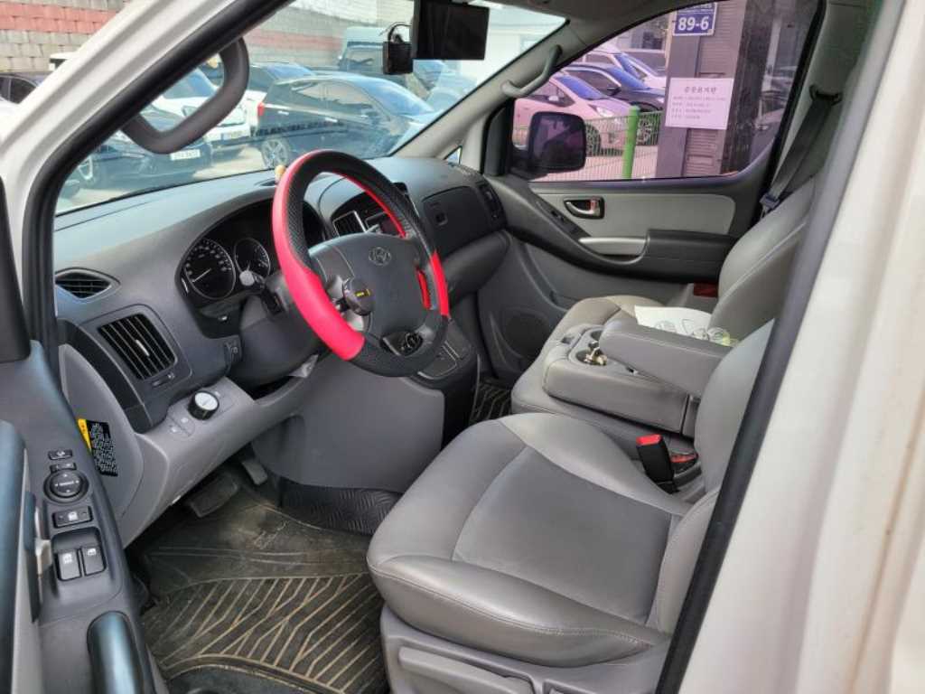 HYUNDAI Starex - Vista 7