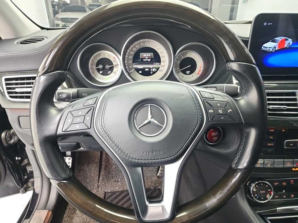 Mercedes Benz CLS Class - Vista 9