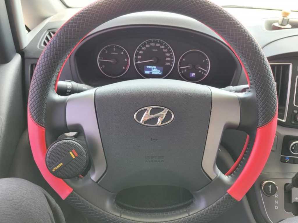 HYUNDAI Starex - Vista 5