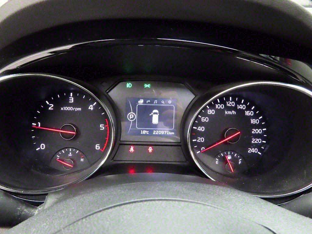 KIA Carnival - Vista 5