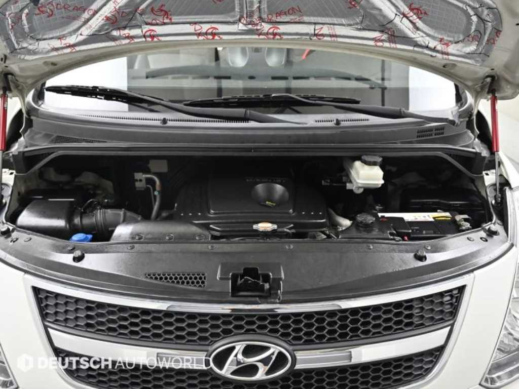 HYUNDAI Starex - Vista 6