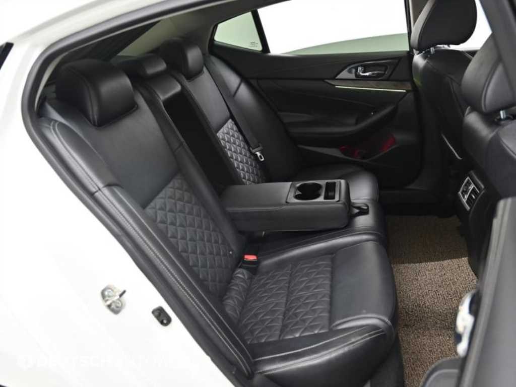 Nissan Maxima - Vista 12