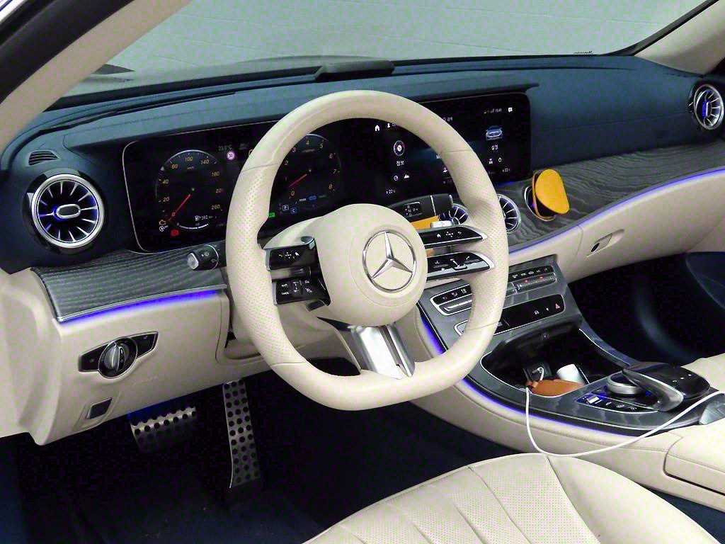 Mercedes Benz E class - Vista 8