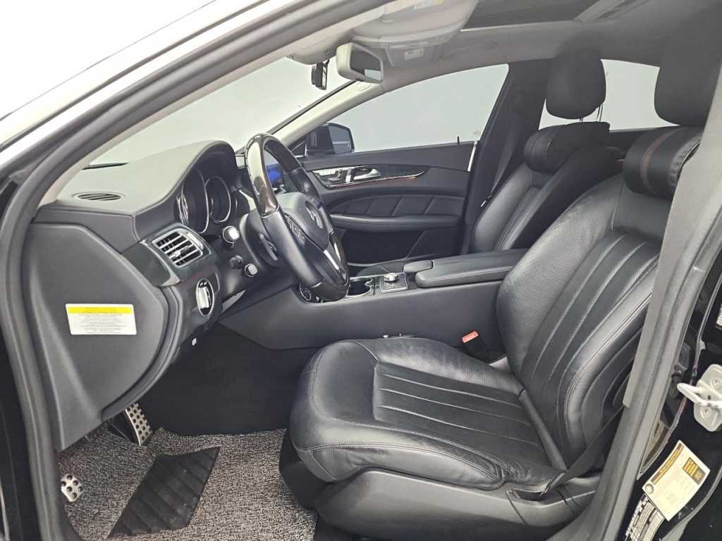 Mercedes Benz CLS Class - Vista 11