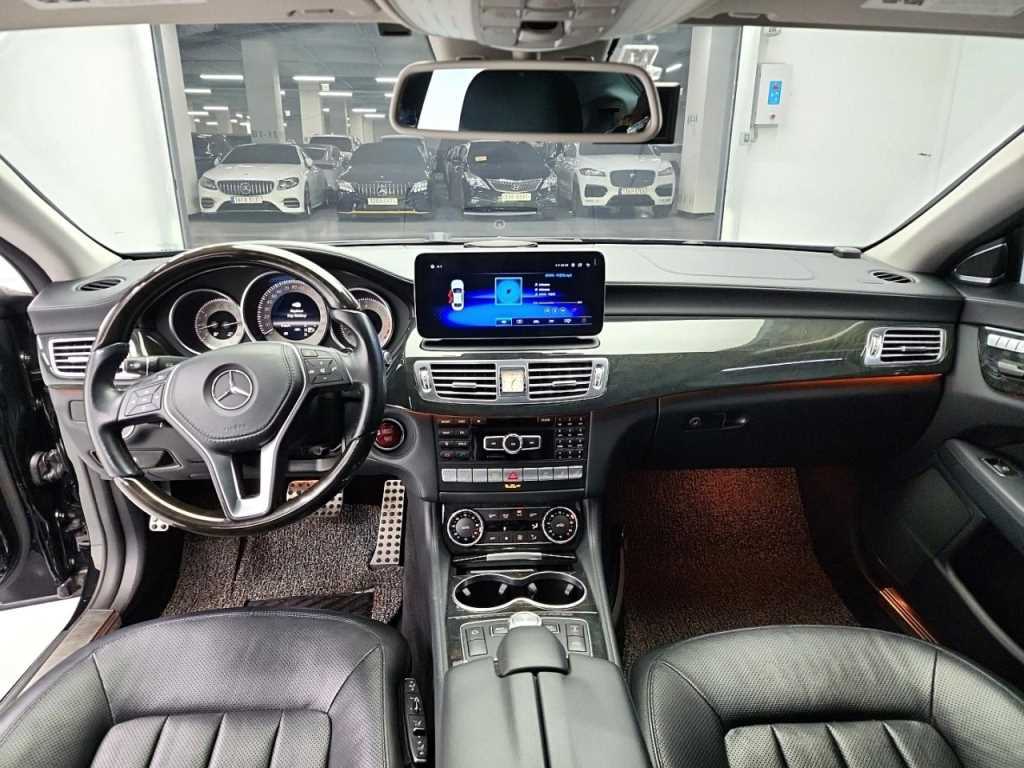 Mercedes Benz CLS Class - Vista 7