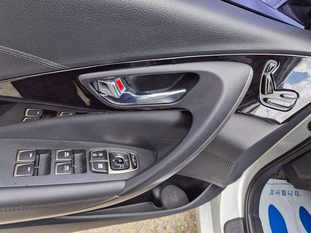 HYUNDAI Grandeur - Vista 11