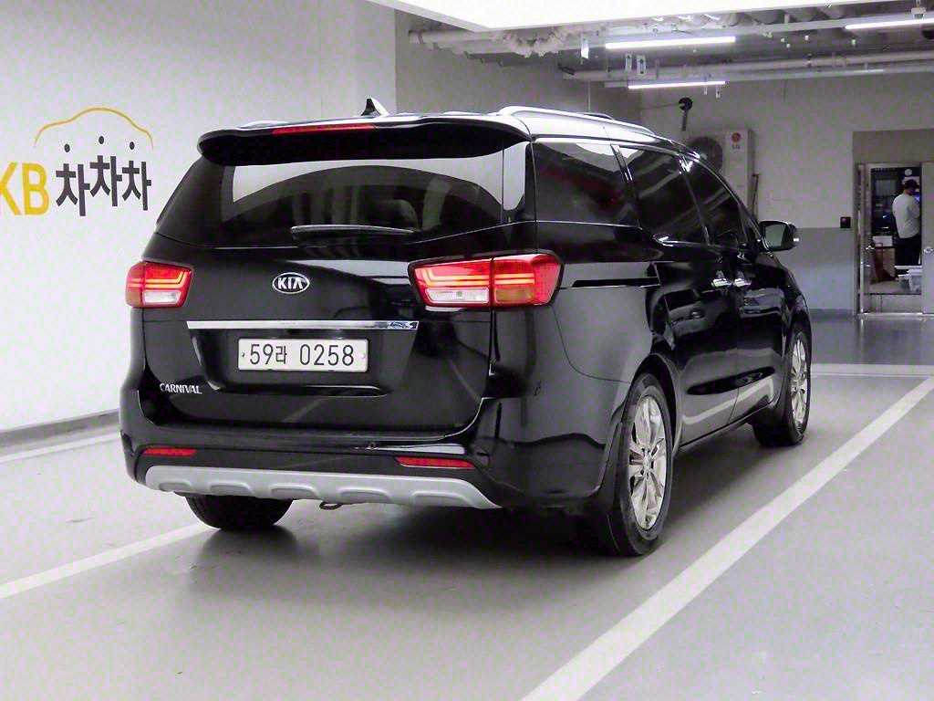KIA Carnival - Vista 4