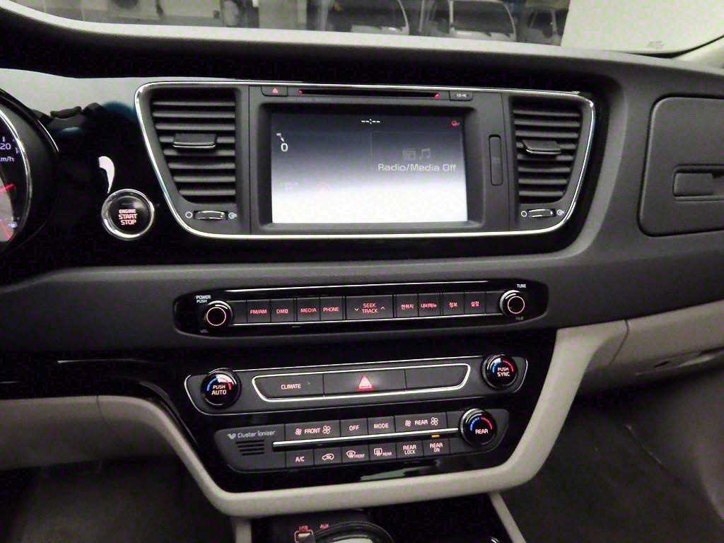 KIA Carnival - Vista 9