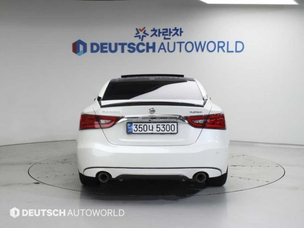 Nissan Maxima - Vista 4