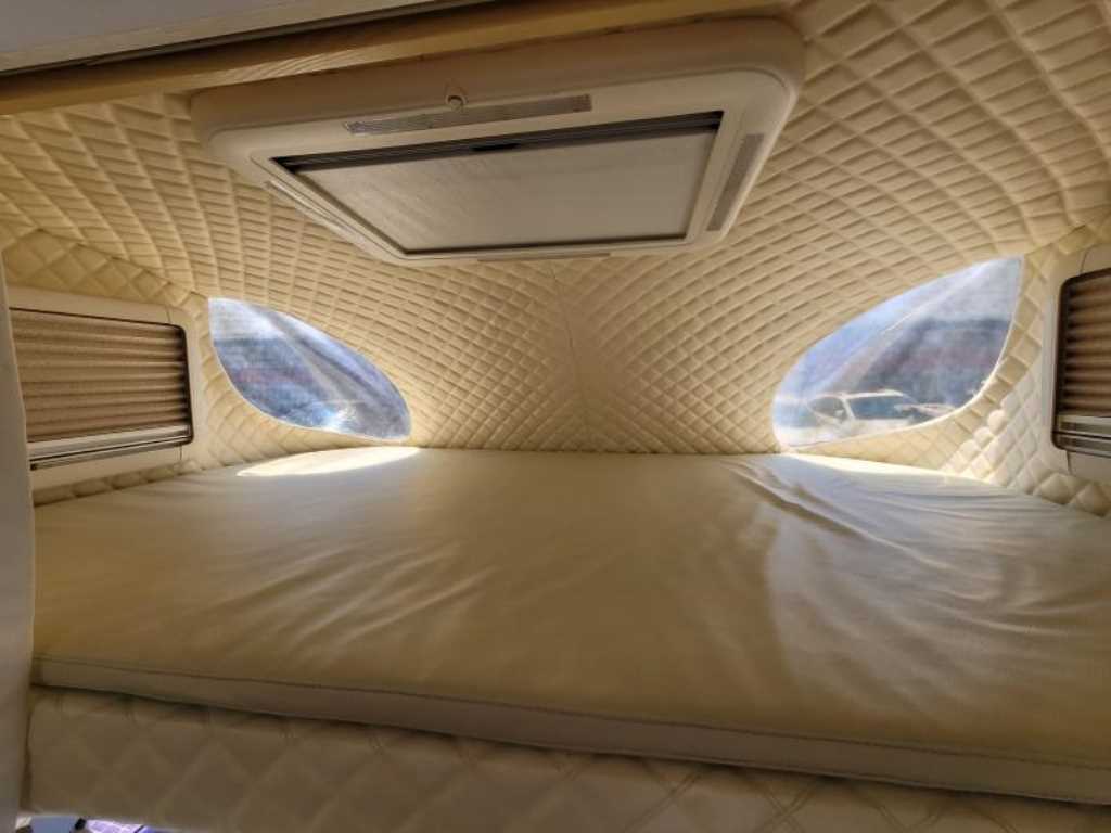 HYUNDAI Starex - Vista 12