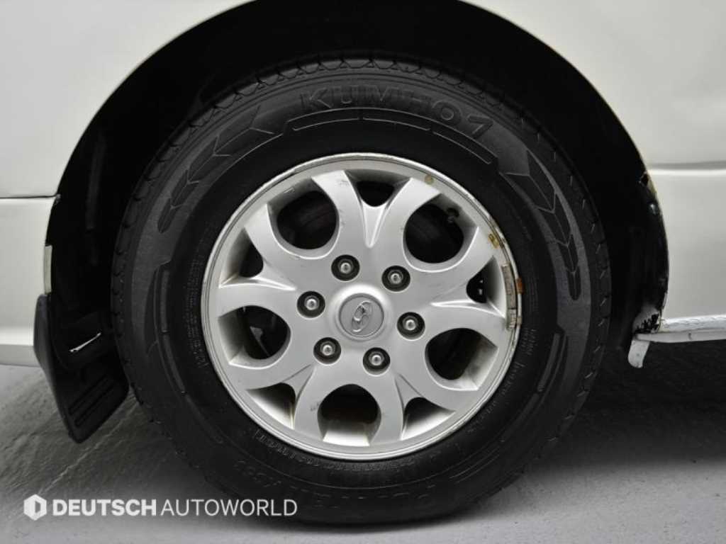 HYUNDAI Starex - Vista 5