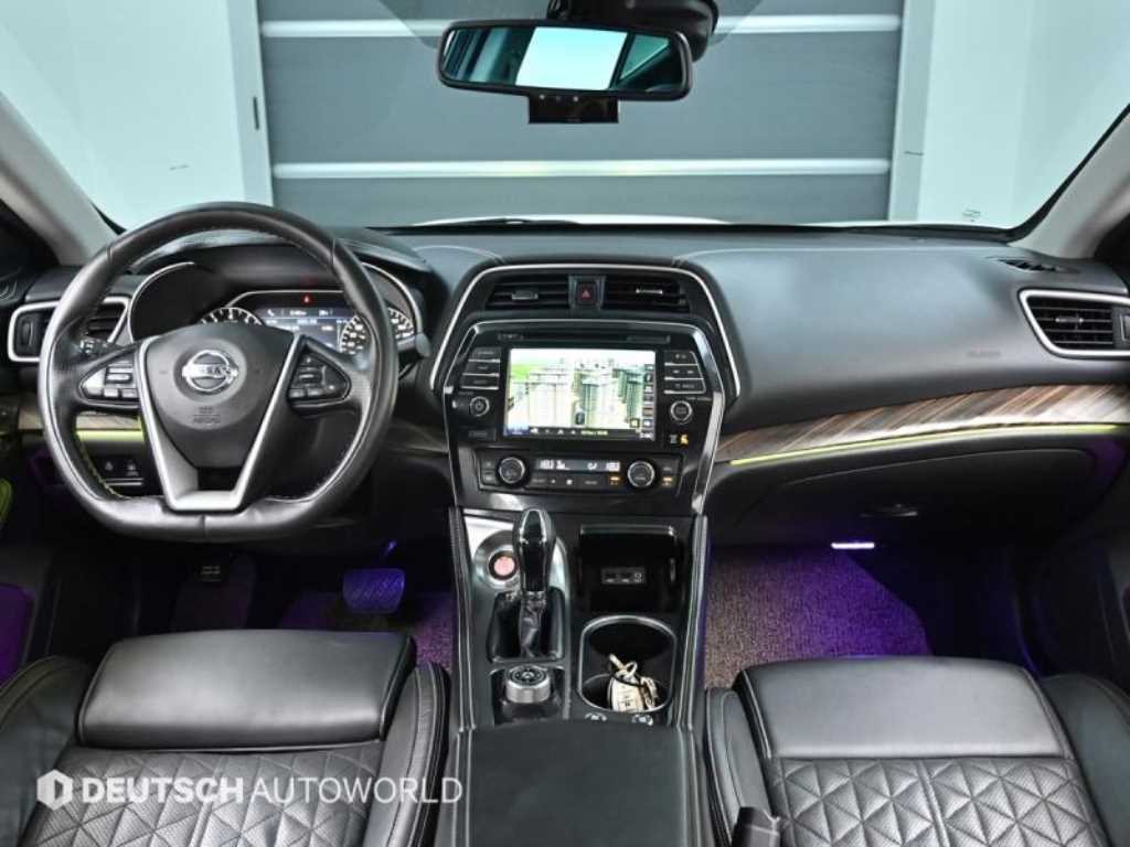 Nissan Maxima - Vista 7