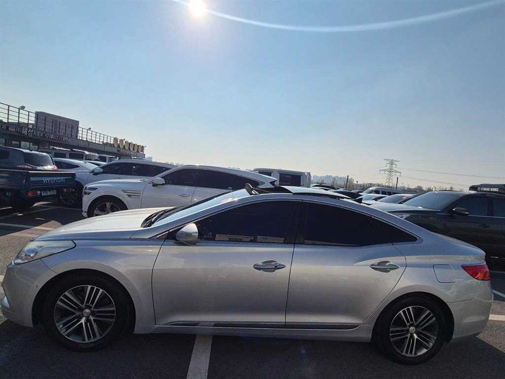 HYUNDAI Grandeur - Vista 3