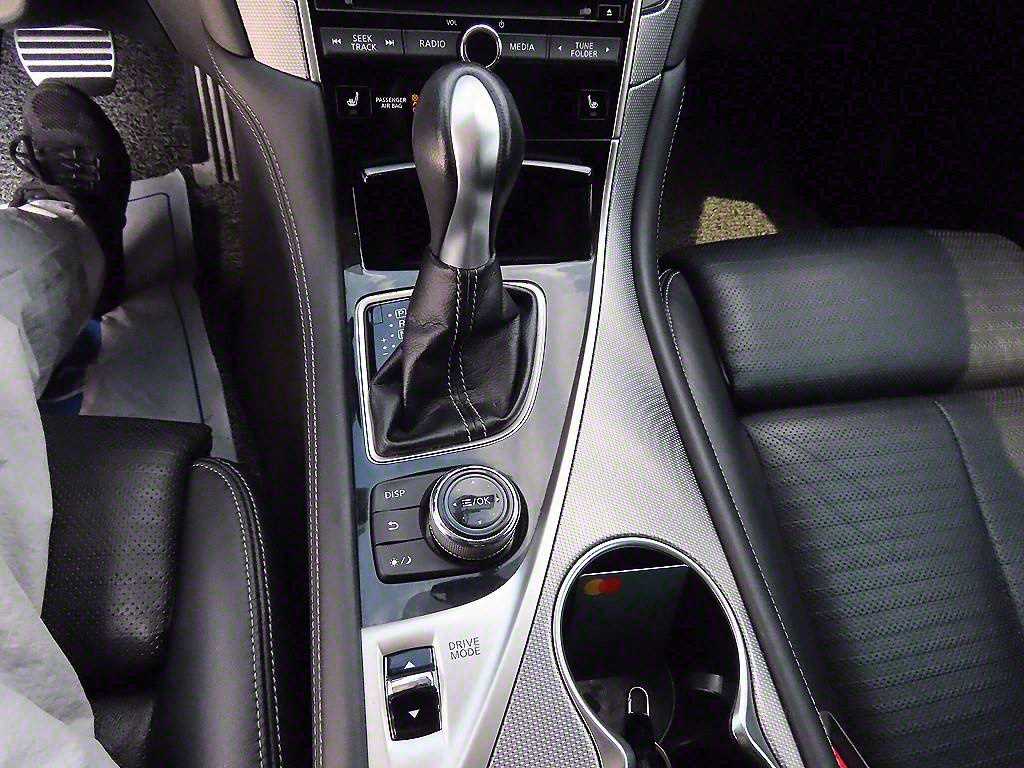 Infiniti Q - Vista 10