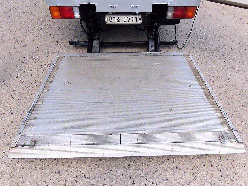 medium and large cargo truck - Vista 6