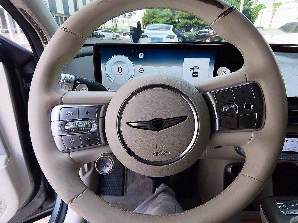 Genesis GV60 - Vista 8