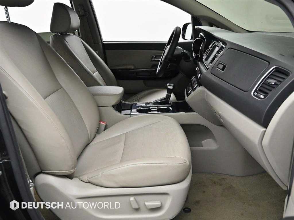 KIA Carnival - Vista 10